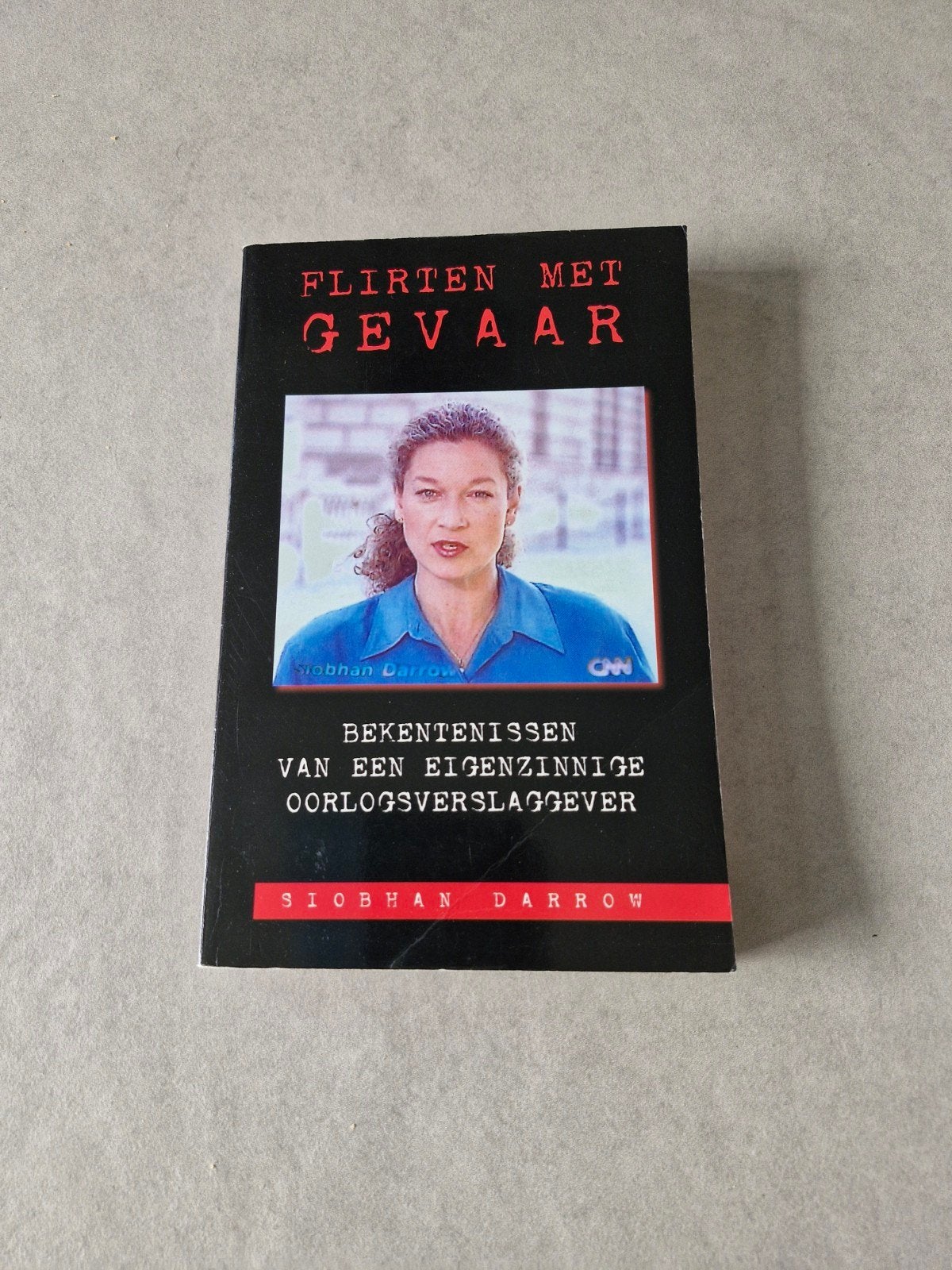 Flirten met gevaar - Siobhan Darrow, Gelezen, Maatschappij en Samenleving, Ophalen of Verzenden, Siobhan Darrow