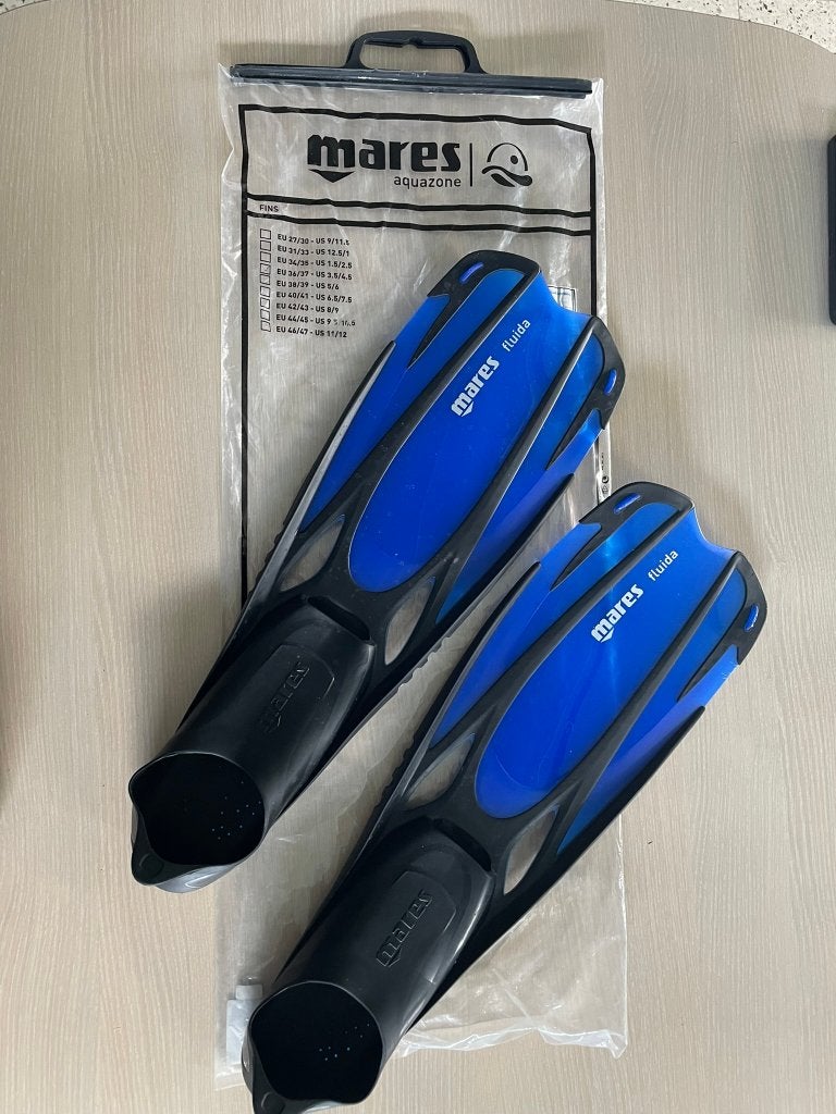 Zwemvliezen / Flippers Mares fluida, Ophalen of Verzenden, Zo goed als nieuw, Snorkelvinnen