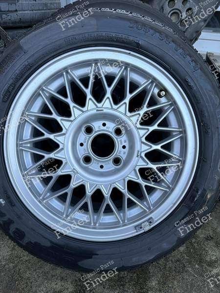 Ik zoek originele velgen voor BMW E30 325iX, Auto-onderdelen, Ophalen, Velg(en)