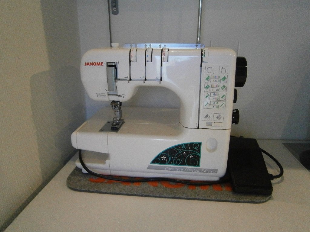 Janome Cover Pro Limited Edition, Ophalen, Zo goed als nieuw, Lockmachine, Janome