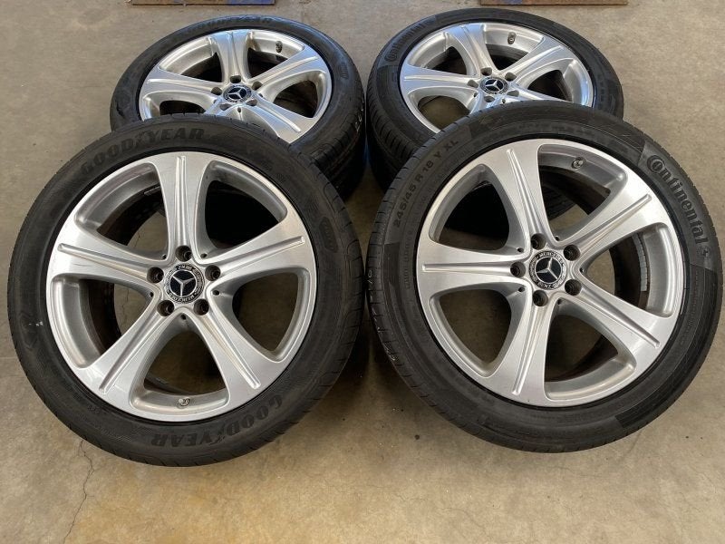 18 inch originele velgen + zomerbanden Mercedes  E klasse, Autos : Pièces & Accessoires, Pneus et Jantes, -, 18 pouces, Utilisé
