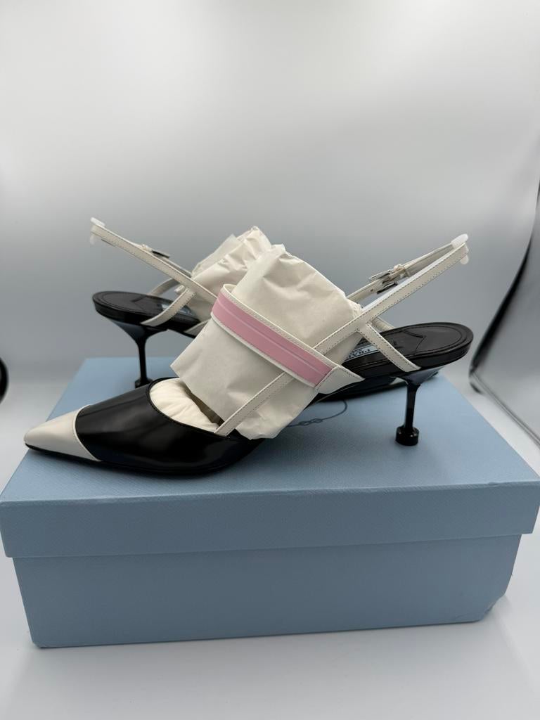 Nieuwe slingback pumps van Prada - Maat 39, Kleding | Dames, Schoenen, Nieuw, Pumps, Wit, Ophalen of Verzenden