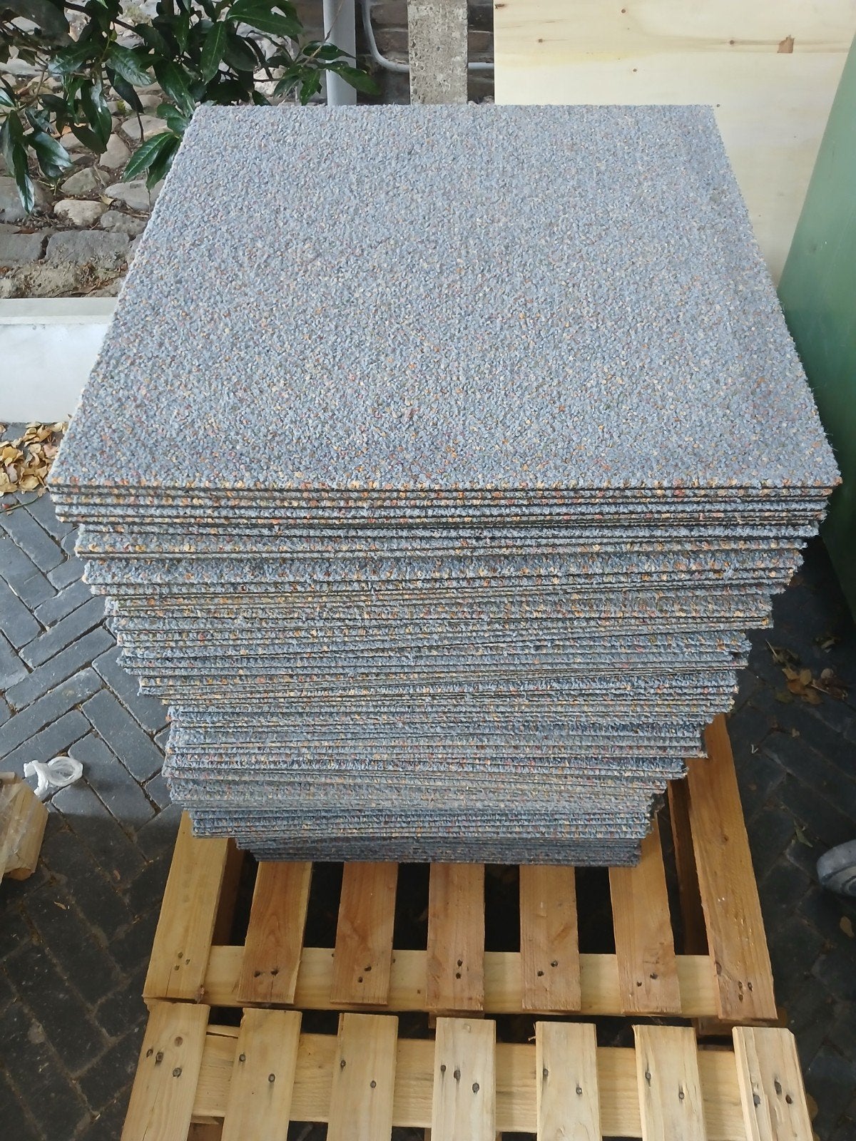 Gebruikte tapijttegels 110 stuks, Ophalen