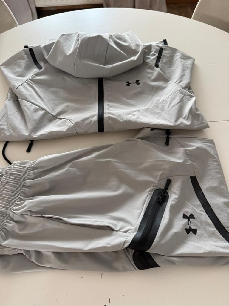 Training grijs maat small nieuw, Kleding | Heren, Sportkleding, Ophalen of Verzenden, Zo goed als nieuw, Grijs