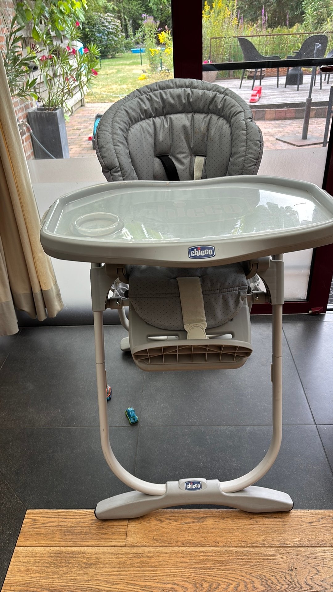 Verstelbare eetstoel Chicco, Kinderen en Baby's, Kinderstoelen, Ophalen, Gebruikt, Meegroeistoel, Gordel(s)