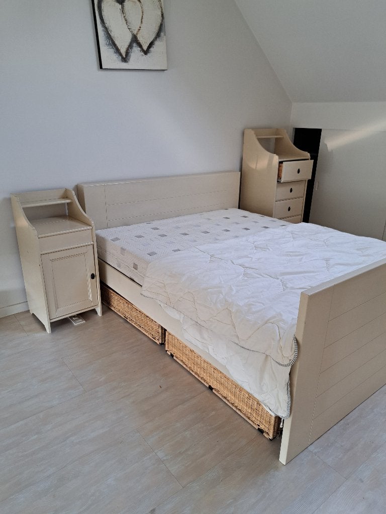Bed met 2 kastjes, Ophalen
