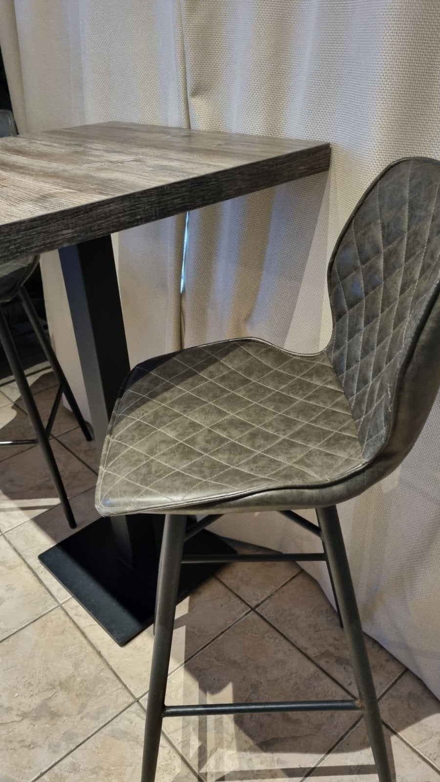 chaises et tables bar, Enlèvement