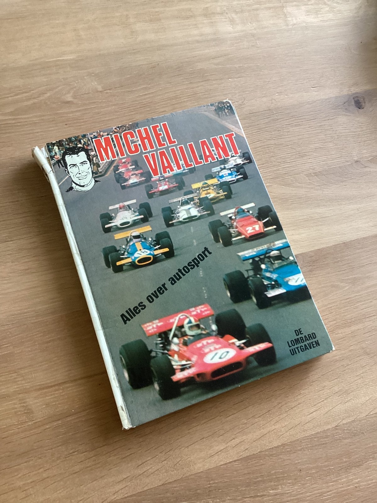 STRIP - Michel Vaillant „Alles over Autosport“, Eén stripboek, Ophalen of Verzenden, Gelezen