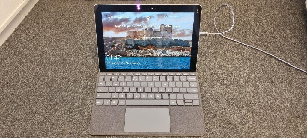 Microsoft Surface Go 8GB RAM / 128 GB SSD + toetsenbord, Computers en Software, Windows Tablets, Microsoft Surface, Zo goed als nieuw
