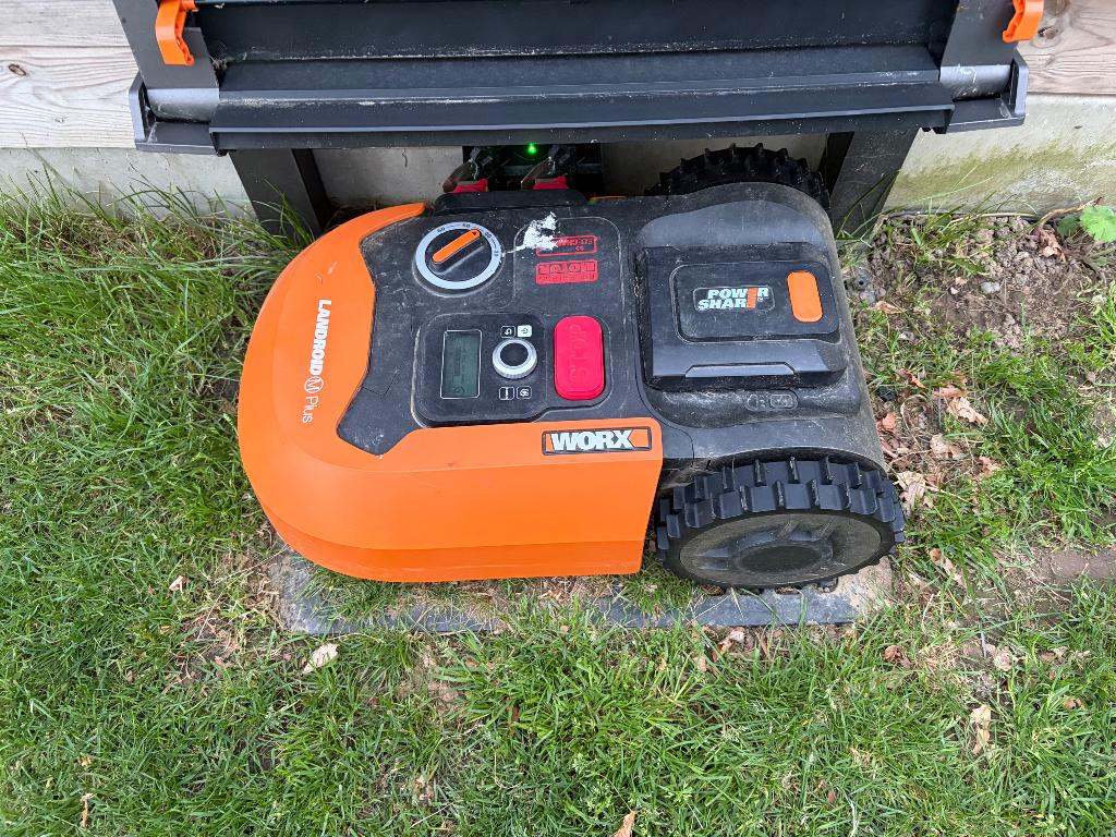 Worx WR165e Landroid M500 avec garage, Neuf, 20 à 25 cm, Worx, Enlèvement