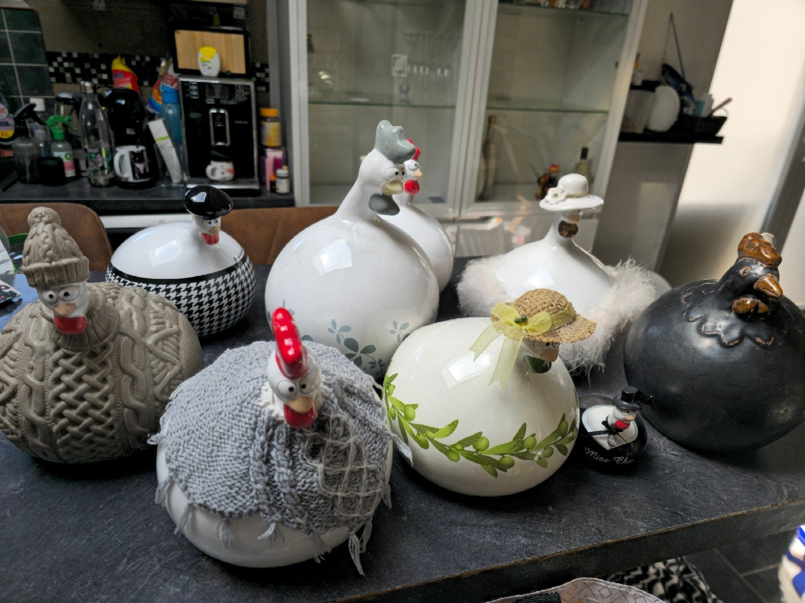 lot de 8 poules et une petite, Enlèvement