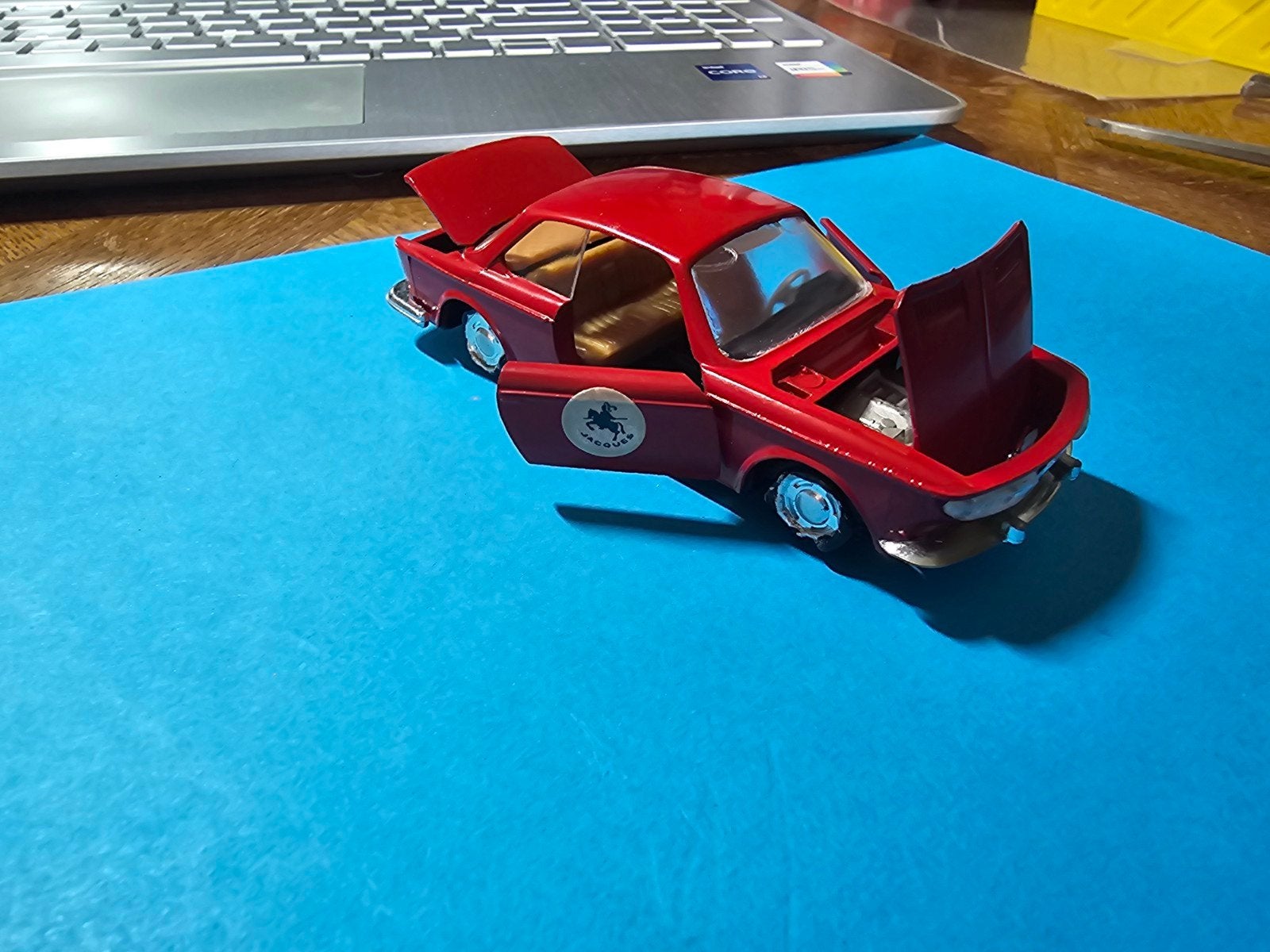 Bmw 2000 cs uitgifte chocolade Jacques, Hobby en Vrije tijd, Ophalen, Zo goed als nieuw, Auto