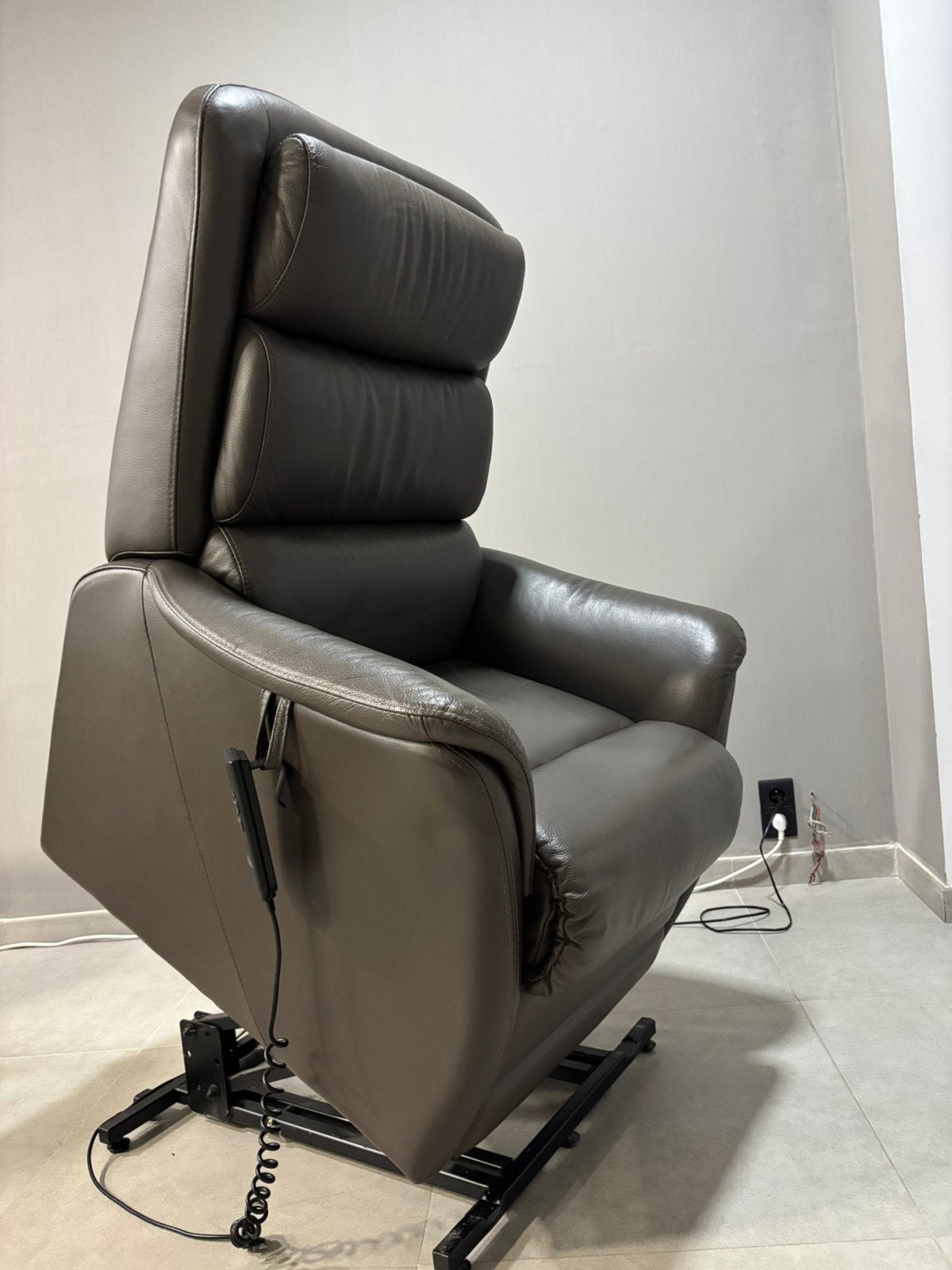ELEKTRISCHE RELAXFAUTEUIL MET 4 MOTOREN! ECHT LEDER!, Ophalen, Zo goed als nieuw, Leer, Fauteuil fauteuils relaxzetel relax zetel relaxfauteuil