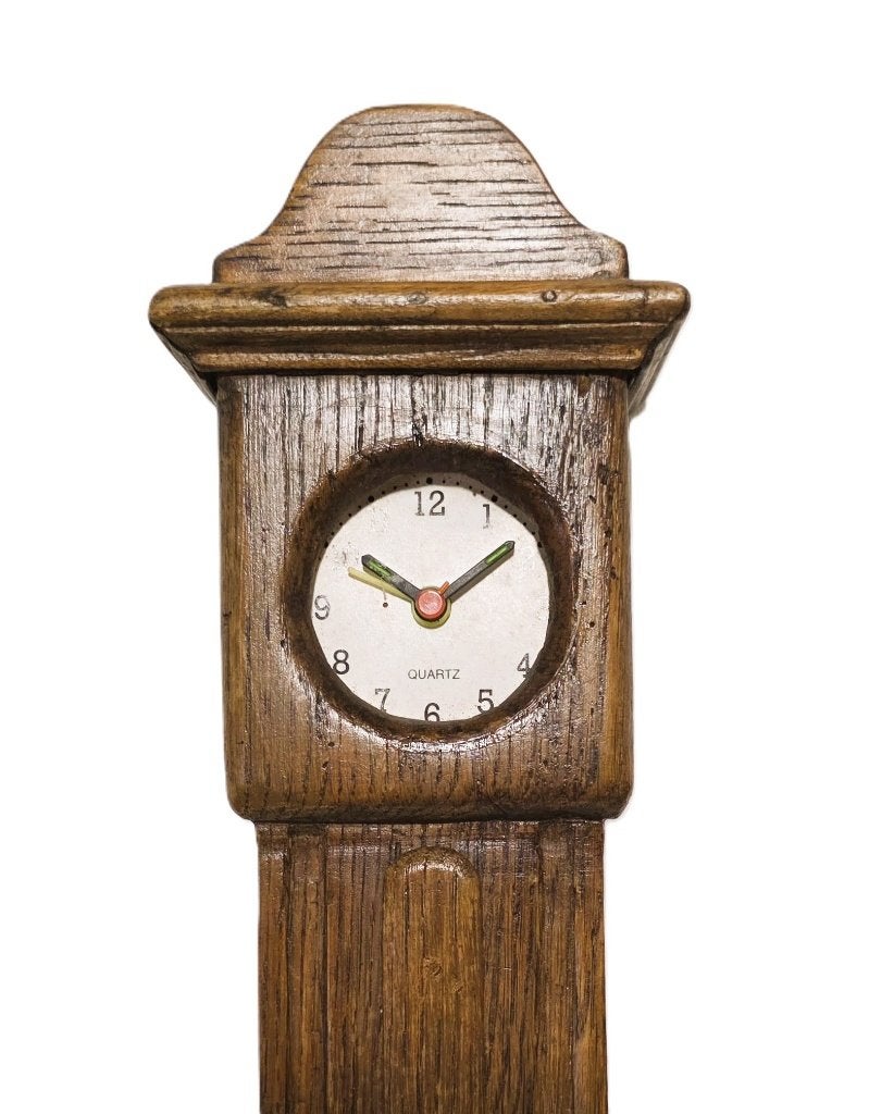 Kleine staande klok in eikenhout, 38 cm hoogte., Antiek en Kunst, Ophalen of Verzenden