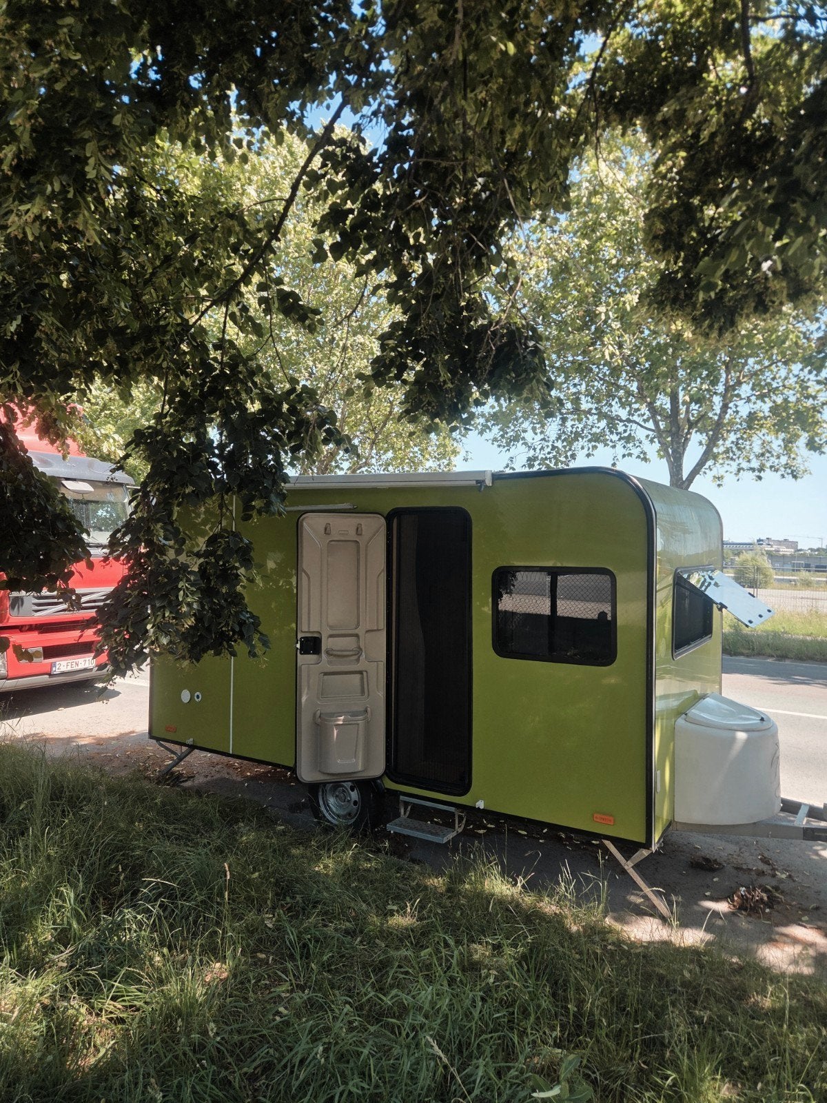 Magnifique caravane autonome neuve -750 kg – Full options –, Particulier, Douche, Jusqu'à 4