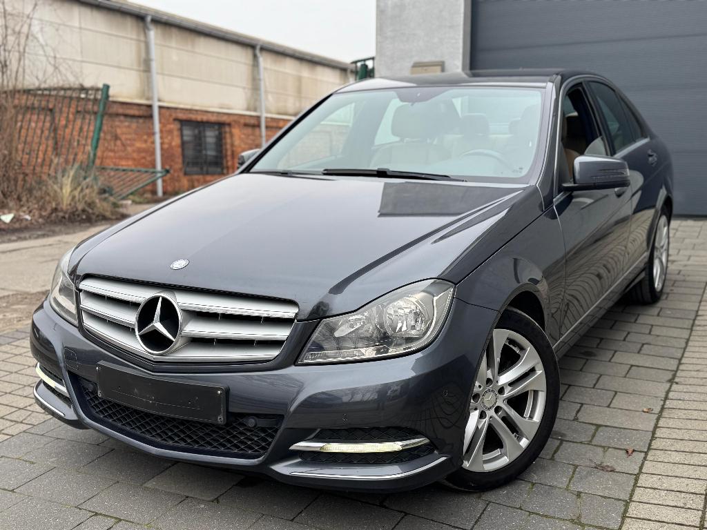 LA MERCEDES CLASSE C 2014 AVEC 116 000 KM DE BERLINE BERLINE, Autos, Cuir, Achat, Beige, Entreprise