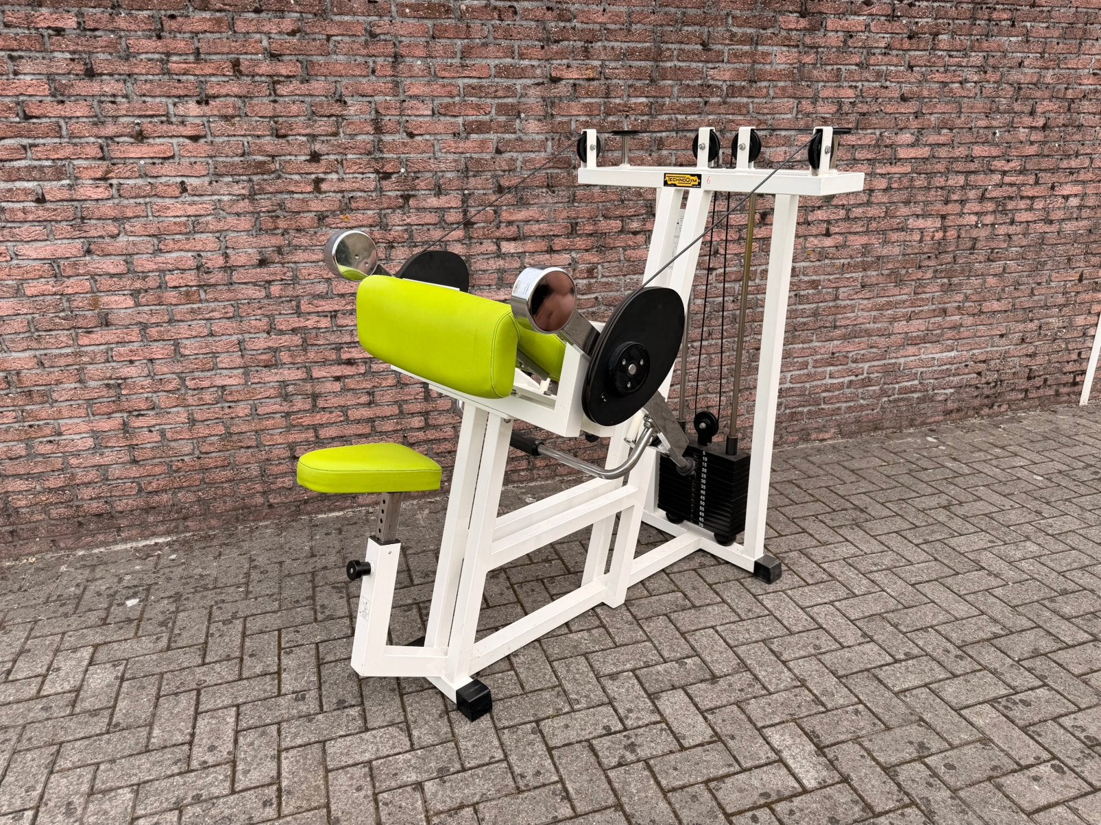 Technogym Isotonic - Bicep curl, Sport en Fitness, Ophalen, Zo goed als nieuw