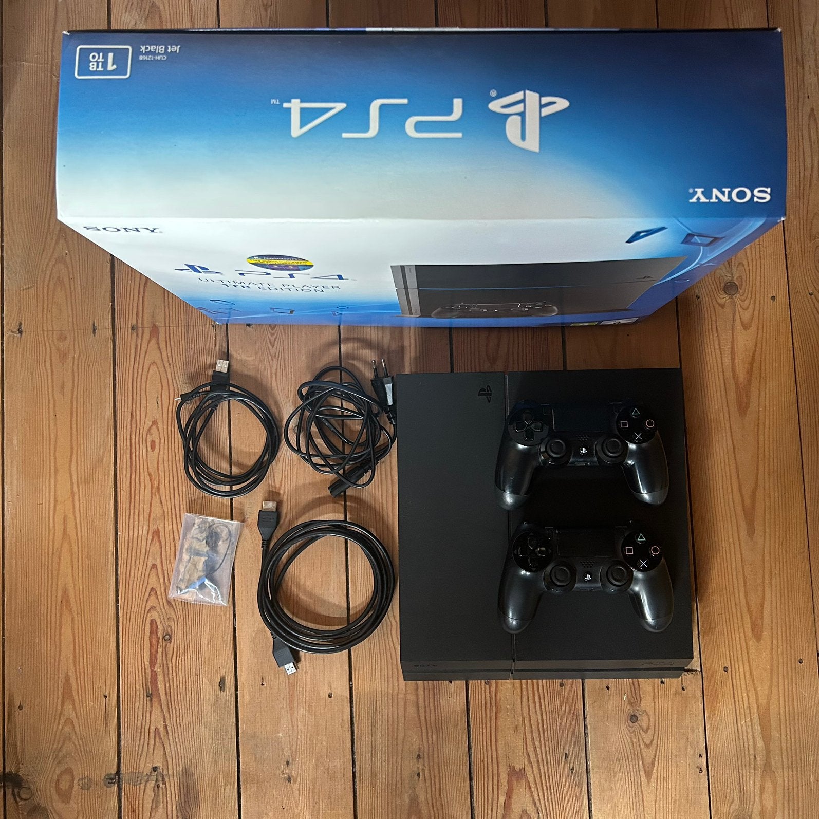 Playstation 4 (PS4) 1TB, Games en Spelcomputers, Ophalen, Met 2 controllers, Zo goed als nieuw, 1 TB