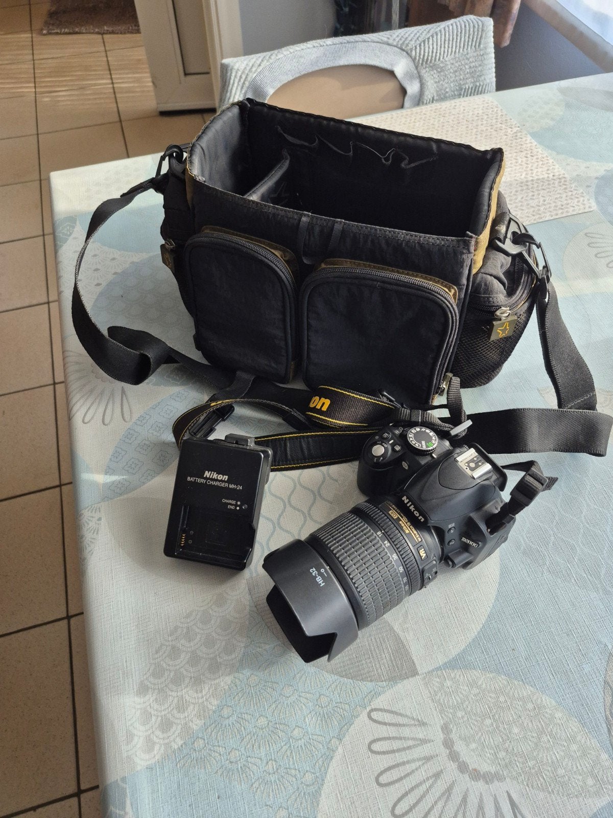 Nikon 3100 met lader en draagtas lens 18- 105, Audio, Tv en Foto, Nikon, Camera, Ophalen, Gebruikt