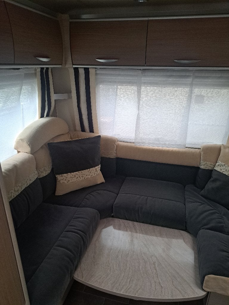 caravane burstner, Grand lit, Jusqu'à 4, 6 à 7 mètres, Particulier
