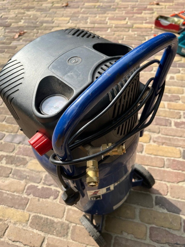 Compressor, Doe-het-zelf en Bouw, 25 tot 100 liter, Ophalen, Zo goed als nieuw, 6 tot 10 bar