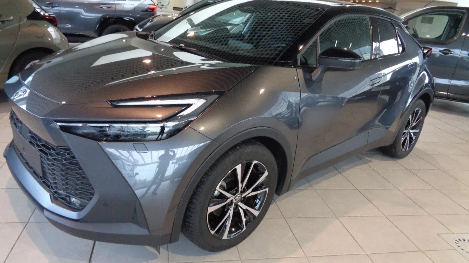 Toyota C-HR DYNAMIC PLUS (bj 2025, automaat), Auto's, Toyota, Automaat, Stof, Zwart, 5 zetels