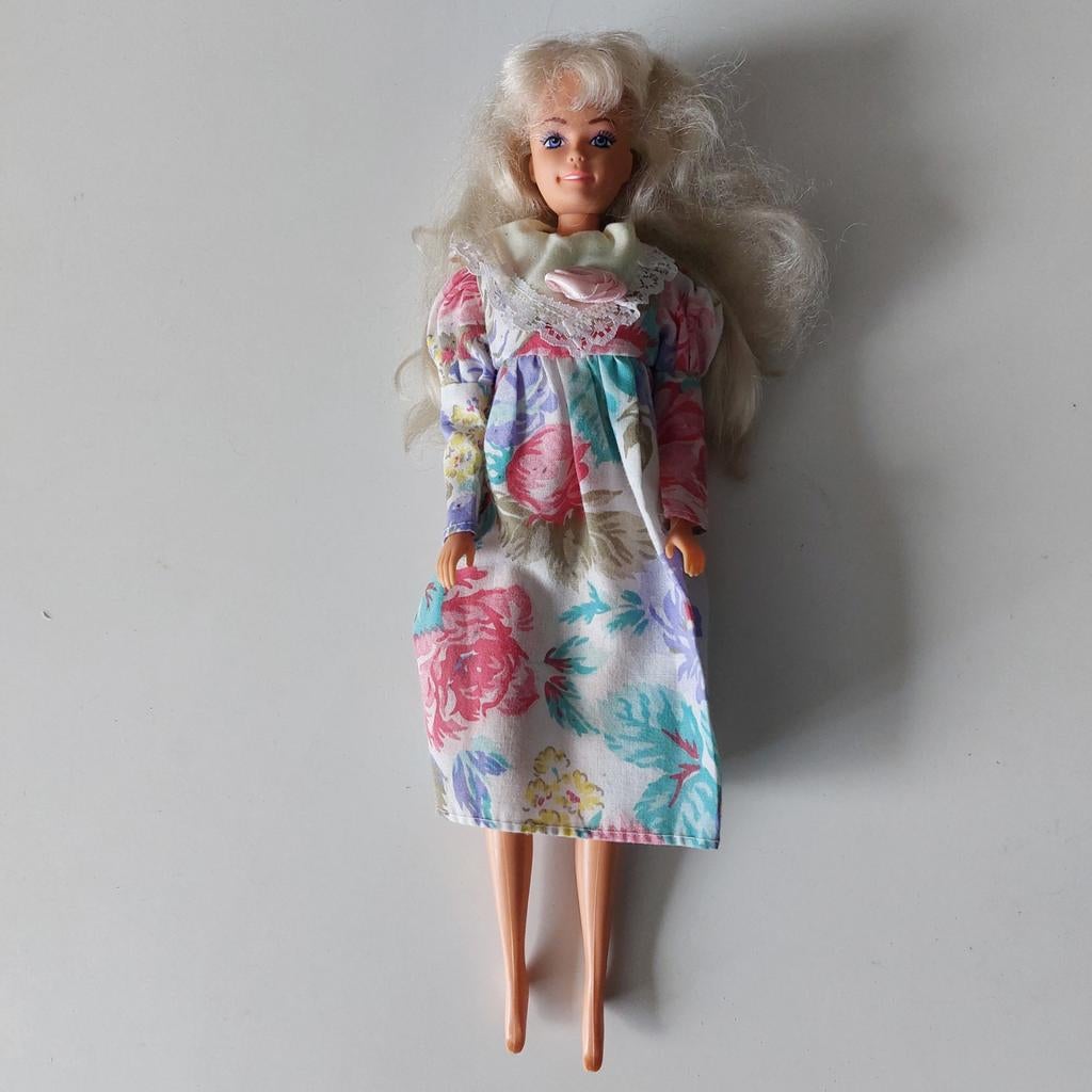 Barbiepop van Lucky ind.co.ltd made in China., Verzamelen, Poppen, Ophalen