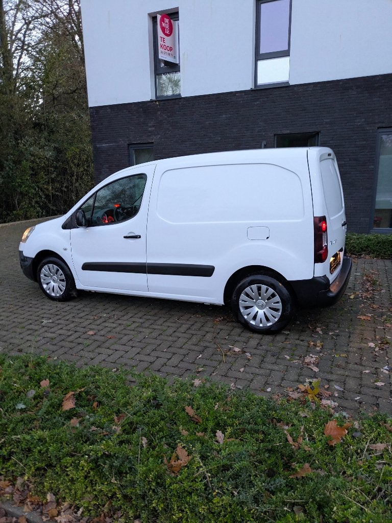 Citroën Berlingo 1.6Hdi 3 places excellent état 74 000 km, Autos, Euro 5, Boîte manuelle, Entretenue par le concessionnaire, Noir