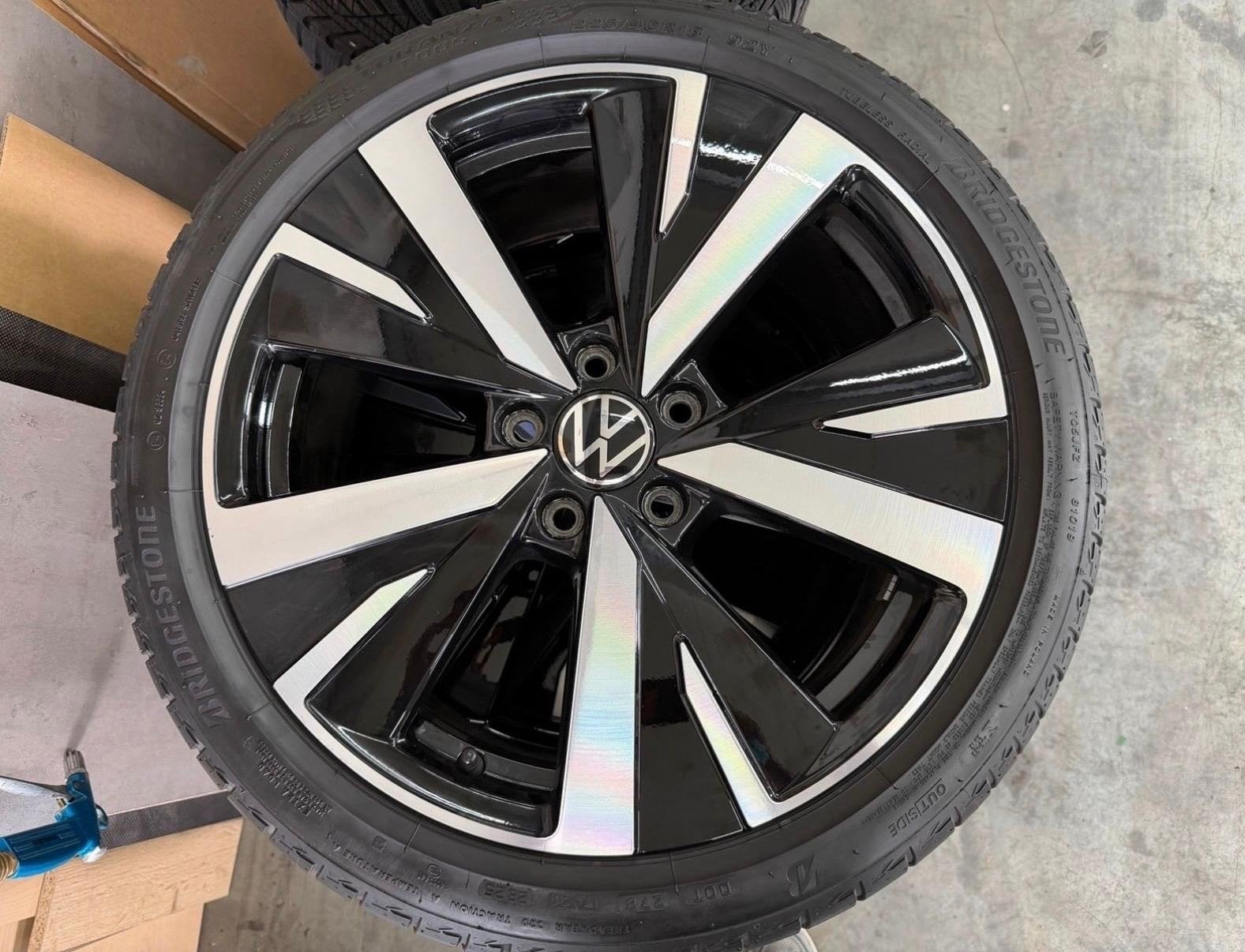 jantes volkswagen golf original & pneus 225/40/18, Pneus et Jantes, Véhicule de tourisme, Pneus été, 18 pouces