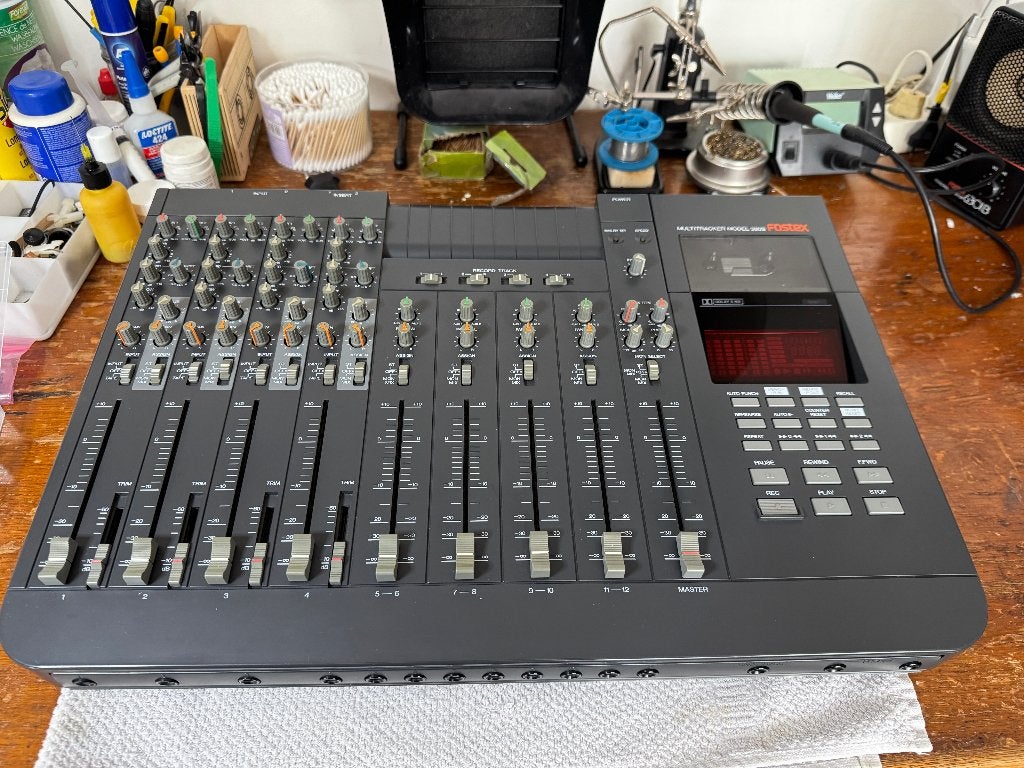 Fostex 380S entièrement entretenu, TV, Hi-fi & Vidéo, Decks cassettes, Enlèvement ou Envoi, Simple, Autres marques, Commandes tactiles