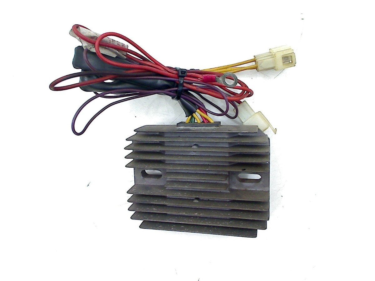 REGULATEUR DE TENSION Suzuki TL 1000 R 1998-2003 (TL1000R), Dhr. S. di Majo, Utilisé, Info@cama-motorparts.nl, P.J. Troelstraweg 8 8
3144 CX  MAASSLUIS, NL