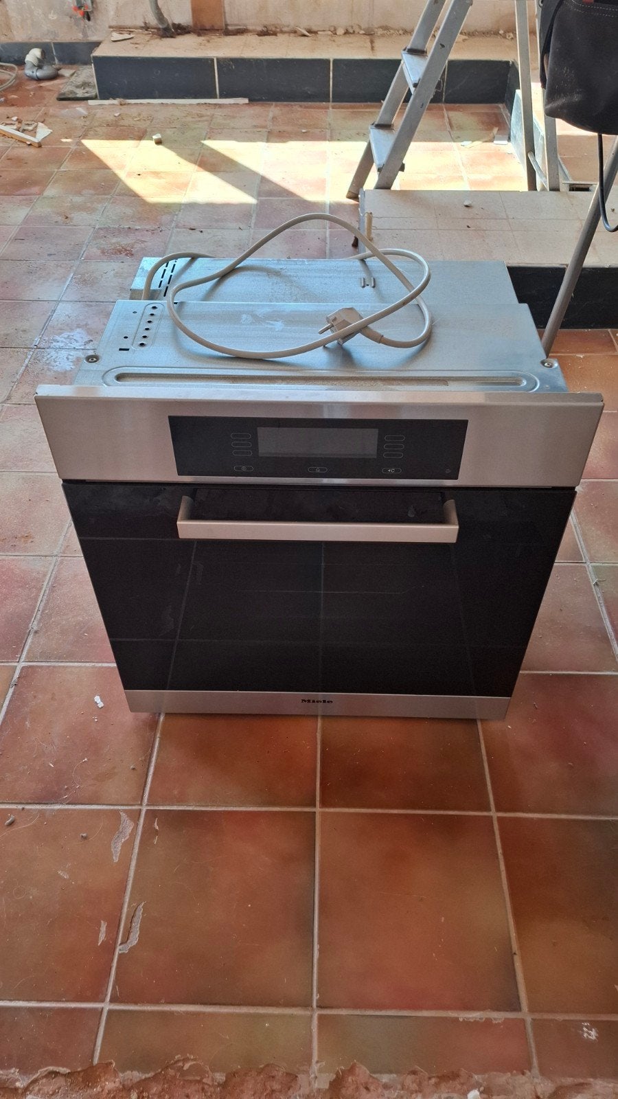 Miele oven SuperVision H4681BKAT, Ophalen
