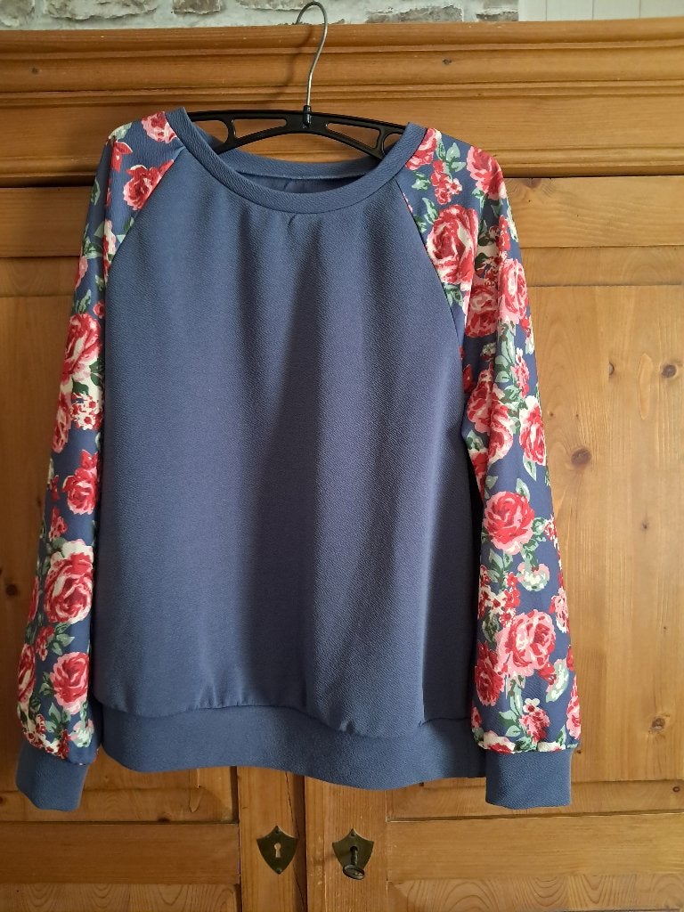 Sweat shirt femme bleu gris et fleurs taille L, Ophalen, Zo goed als nieuw, Maat 42/44 (L), Grijs