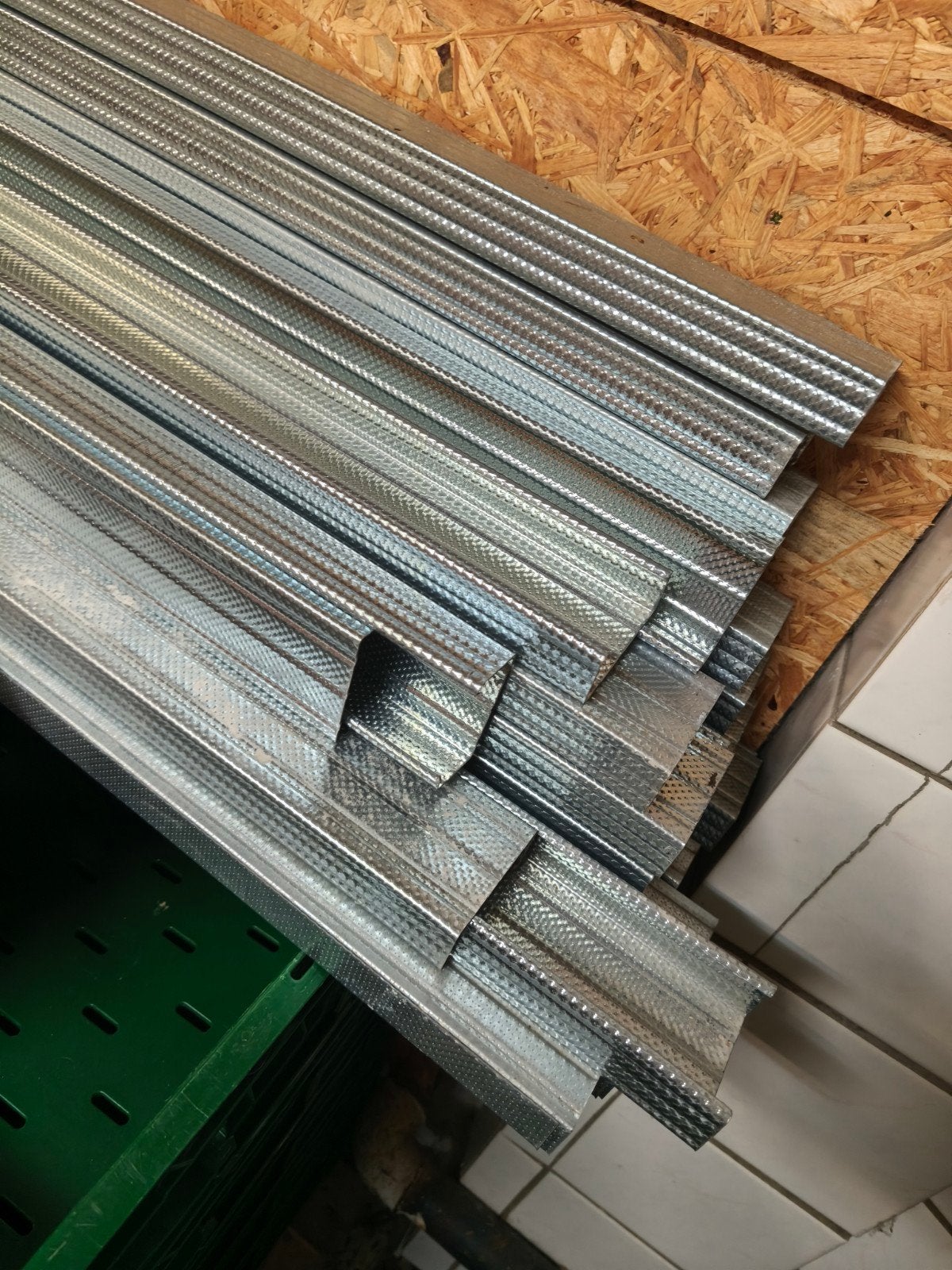 Metal stud plafond (38 pièces), Bricolage & Construction, Métaux, Enlèvement