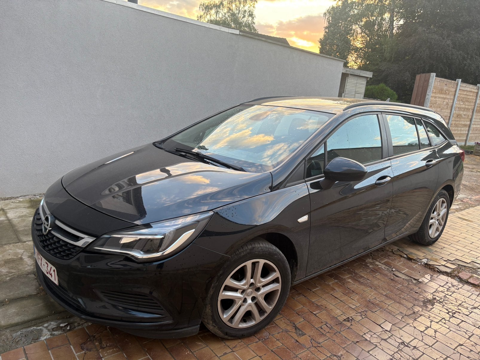 Opel astra 1.6d  euro 6b van 2016 met 169xxxkm Tel0484900884, Auto's, Opel, Stof, 4 cilinders, Parkeersensor, Zwart