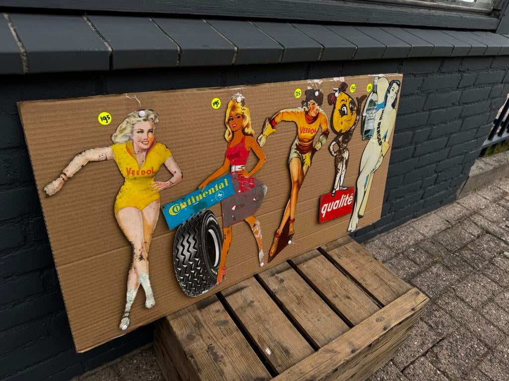 Collectie oude reclame Pin Ups, Verzamelen, Ophalen of Verzenden, Gebruikt, Reclamebord