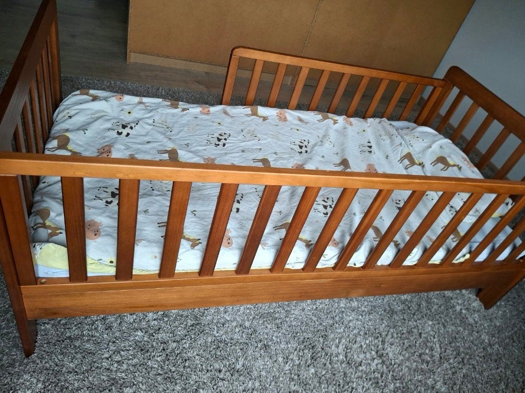 Lit bébé Petite Amélie Plume + matelas et linge de lit, Sommier à lattes, 70 à 85 cm, Comme neuf, Enlèvement