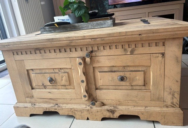 Prachtige massief eiken kist/salontafel (gezandstraald), Ophalen, Eikenhout