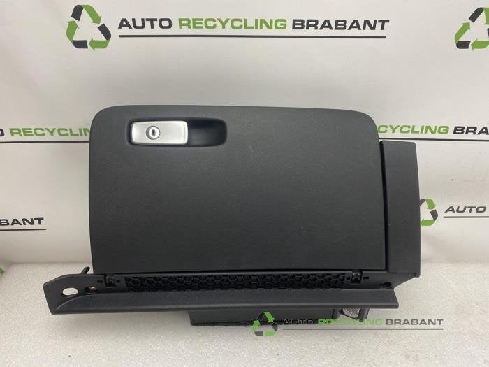 Boîte à gants d'un Audi A1, -, 3 mois de garantie, Utilisé, -