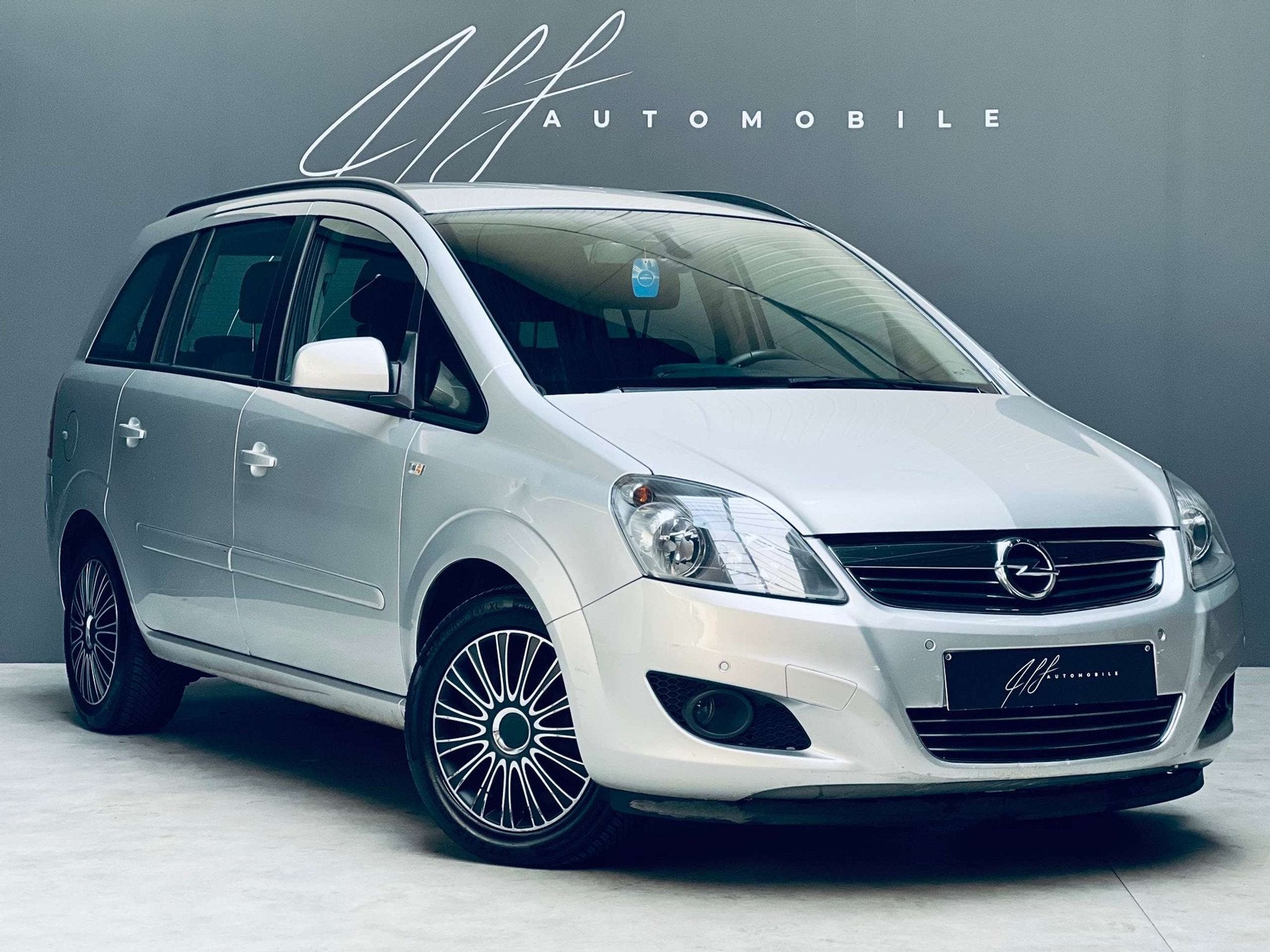 Opel Zafira 1.6i *7 PLACES*CLIMATISATION* (bj 2012), Auto's, Voorwielaandrijving, Euro 5, Stof, Gebruikt