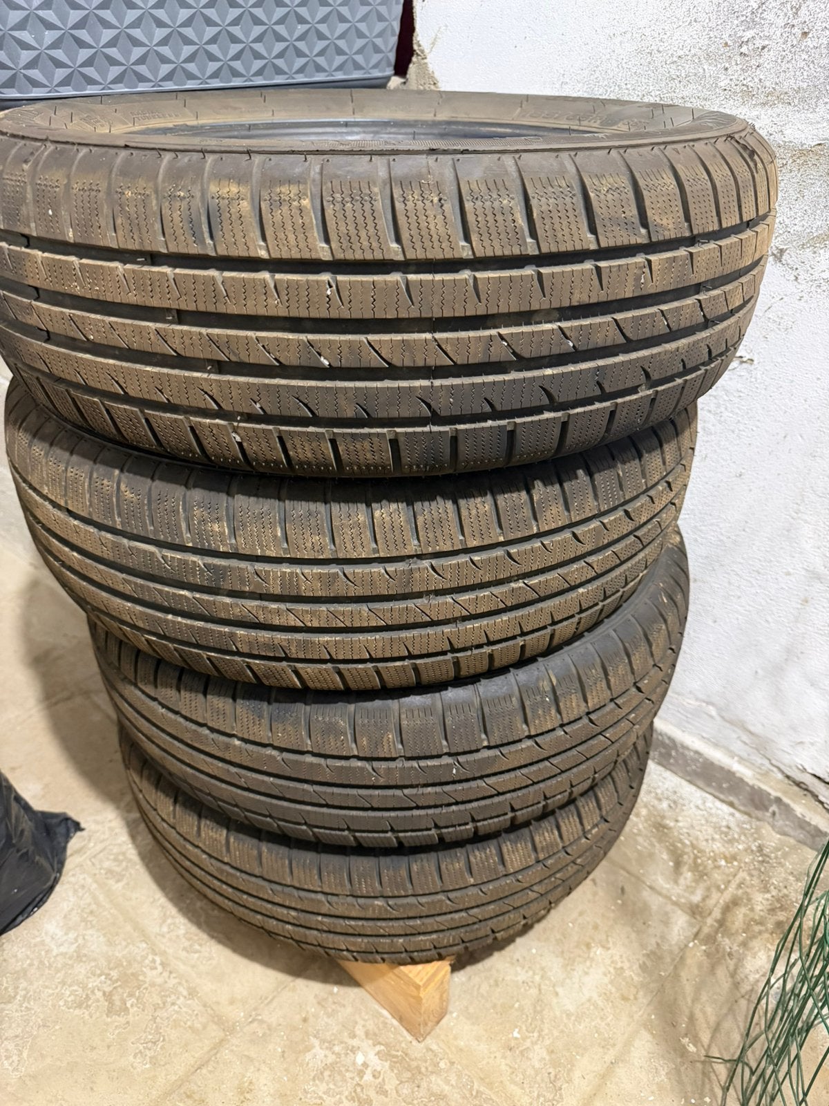 4 pneus hiver Fortuna Gowin HP 185/65 R15 88T – quasi neufs, Autos : Pièces & Accessoires, Neuf, 15 pouces, Pneus hiver, Véhicule de tourisme