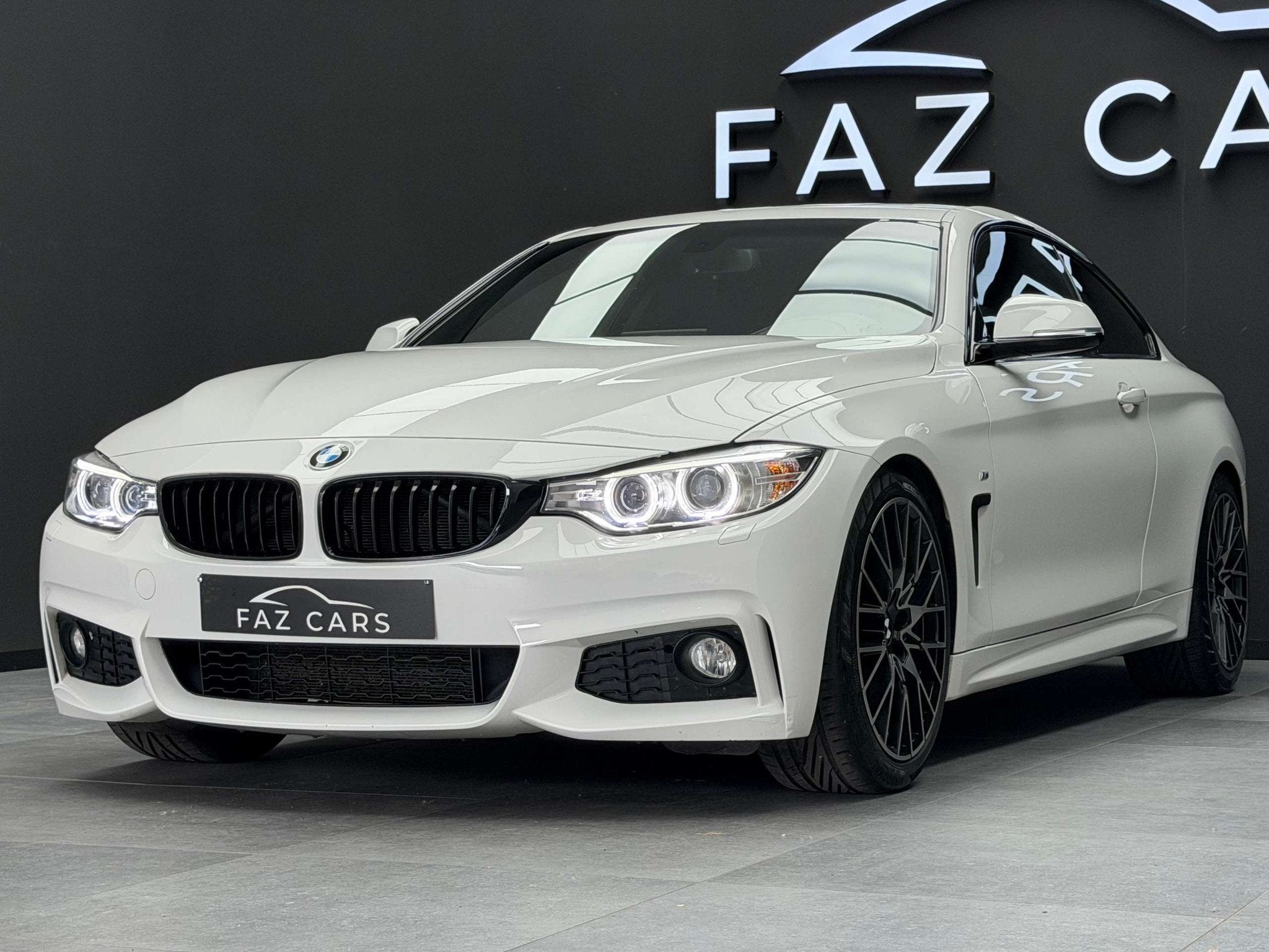 BMW 4 Serie 420 i Coupé * PACK M + XENON + CUIR + GPS + GAR, Auto's, Gebruikt, 4 cilinders, Wit, Bedrijf