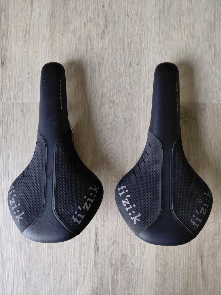 2 Fizik Antares R3 grote stoelen, Fietsen en Brommers, Fietsonderdelen, Ophalen, Zadel