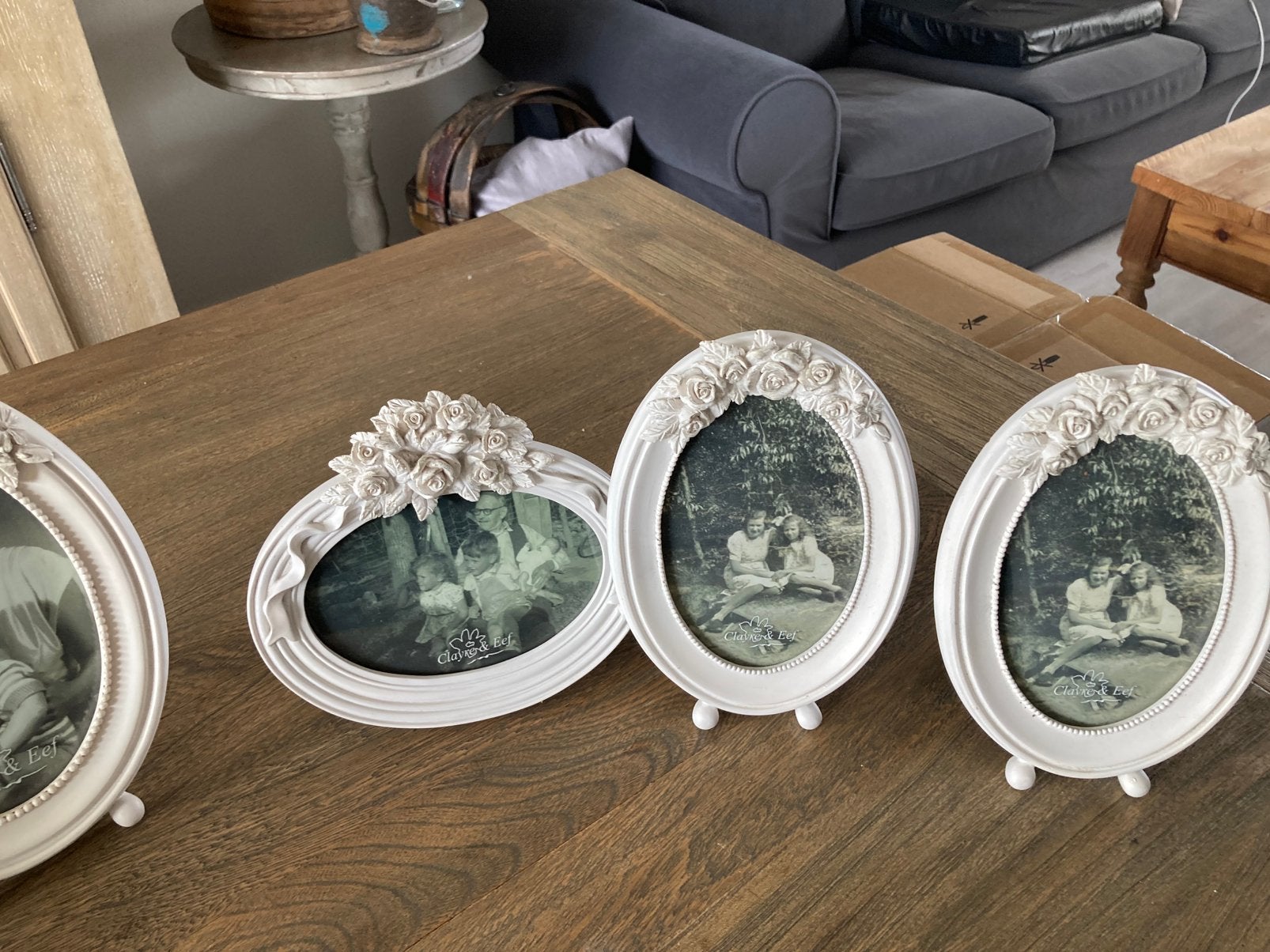 A vendre 7 cadre ovale avec fleurs incruster, Enlèvement ou Envoi, Blanc, Comme neuf, Avec support