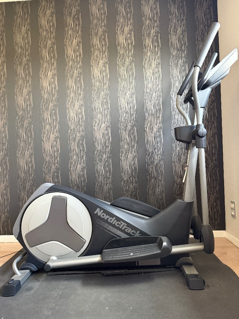 Vélo elliptique NordicTrack E9.2 + tapis (excellent état), Comme neuf, Synthétique, Enlèvement, Vélo elliptique