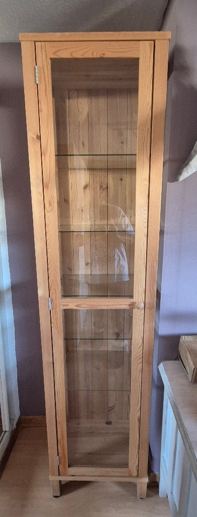 Vitrinekast (grenen en glas), Huis en Inrichting, Ophalen, Zo goed als nieuw, Grenenhout