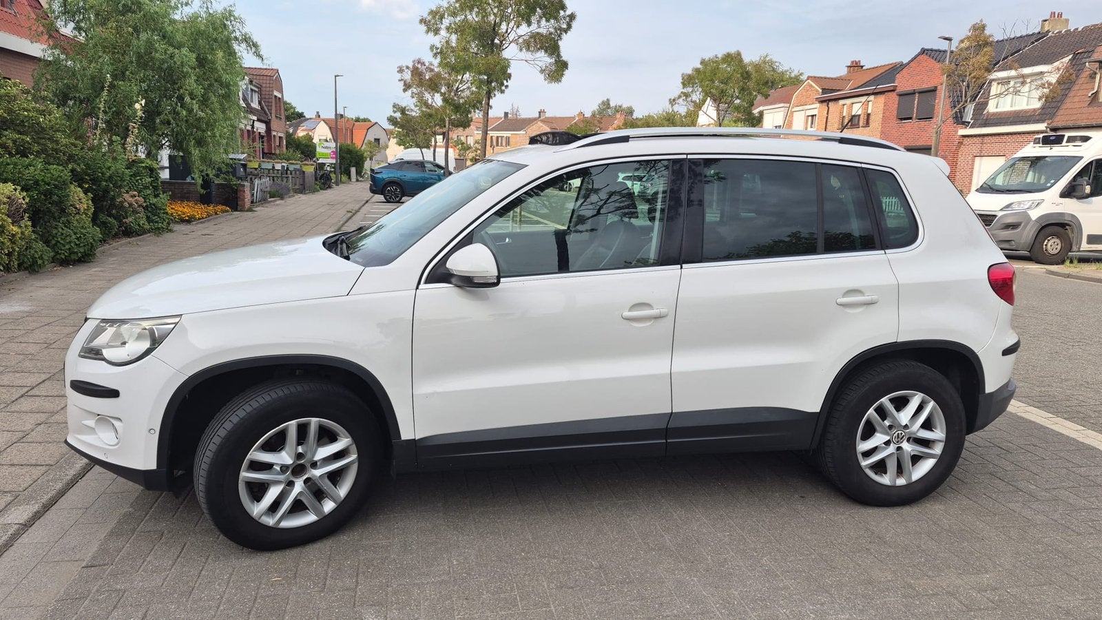 Volkswagen Tiguan 2.0 Benzine–10/2009–225.611 km– Automaat, Auto's, Volkswagen, Automaat, Monovolume, Zwart, Wit
