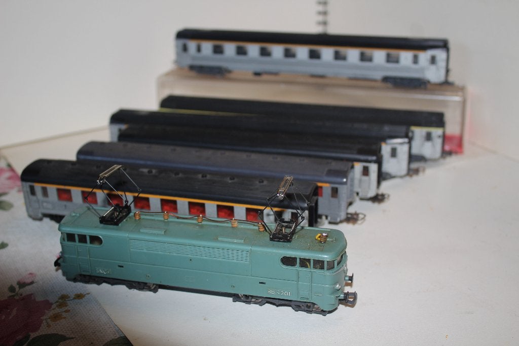 jouef ho loco sncf BB 9201 ref 833 + 6 voitures inox., Hobby & Loisirs créatifs, Trains miniatures | HO, Jouef, Locomotive, Envoi