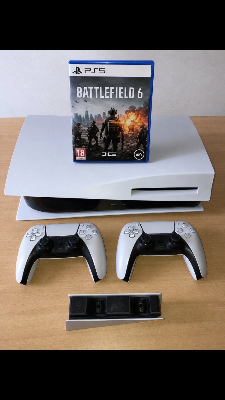 Ps5 + 2 cobtrollers + battlefield 6 + oplaadstation, Ophalen, Zo goed als nieuw, Playstation 5