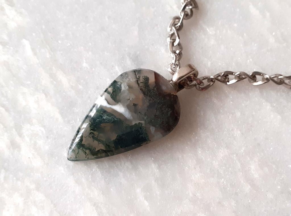 Ketting edelsteen hanger mosagaat punt, Bijoux, Sacs & Beauté, Colliers, Neuf, Pierre ou Minéral, Enlèvement ou Envoi, Vert